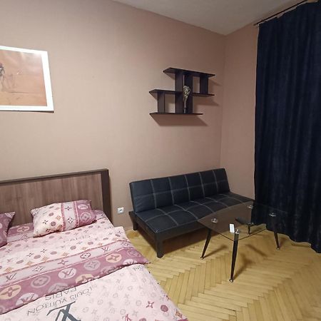 Ляльковий Театр Не Мансарда Lviv Buitenkant foto