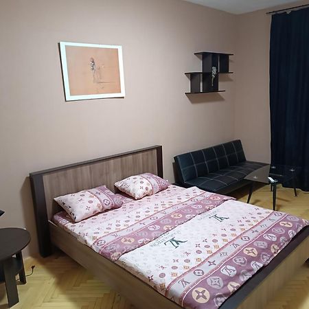 Ляльковий Театр Не Мансарда Lviv Buitenkant foto