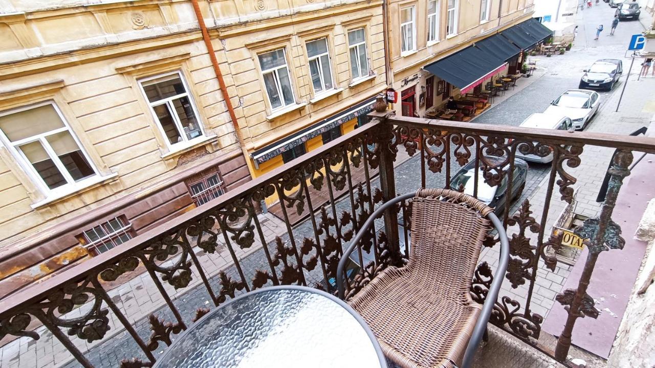 Ляльковий Театр Не Мансарда Lviv Buitenkant foto