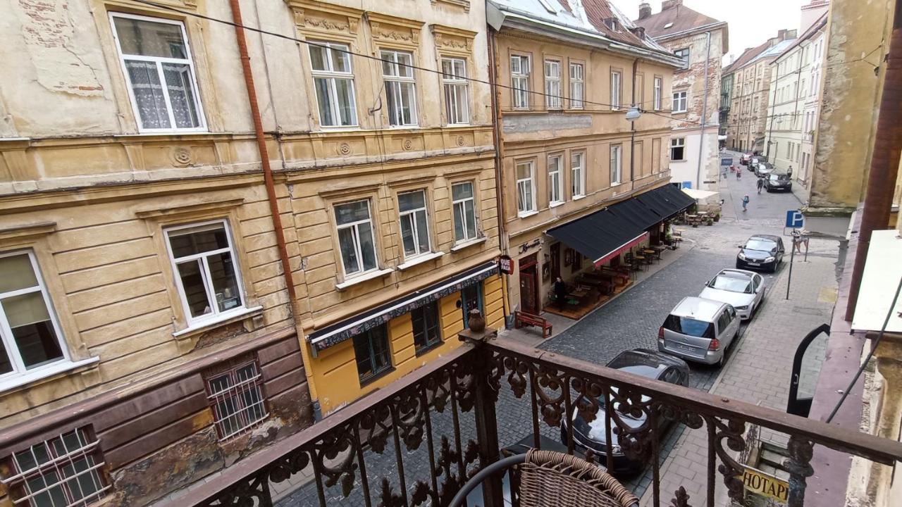 Ляльковий Театр Не Мансарда Lviv Buitenkant foto